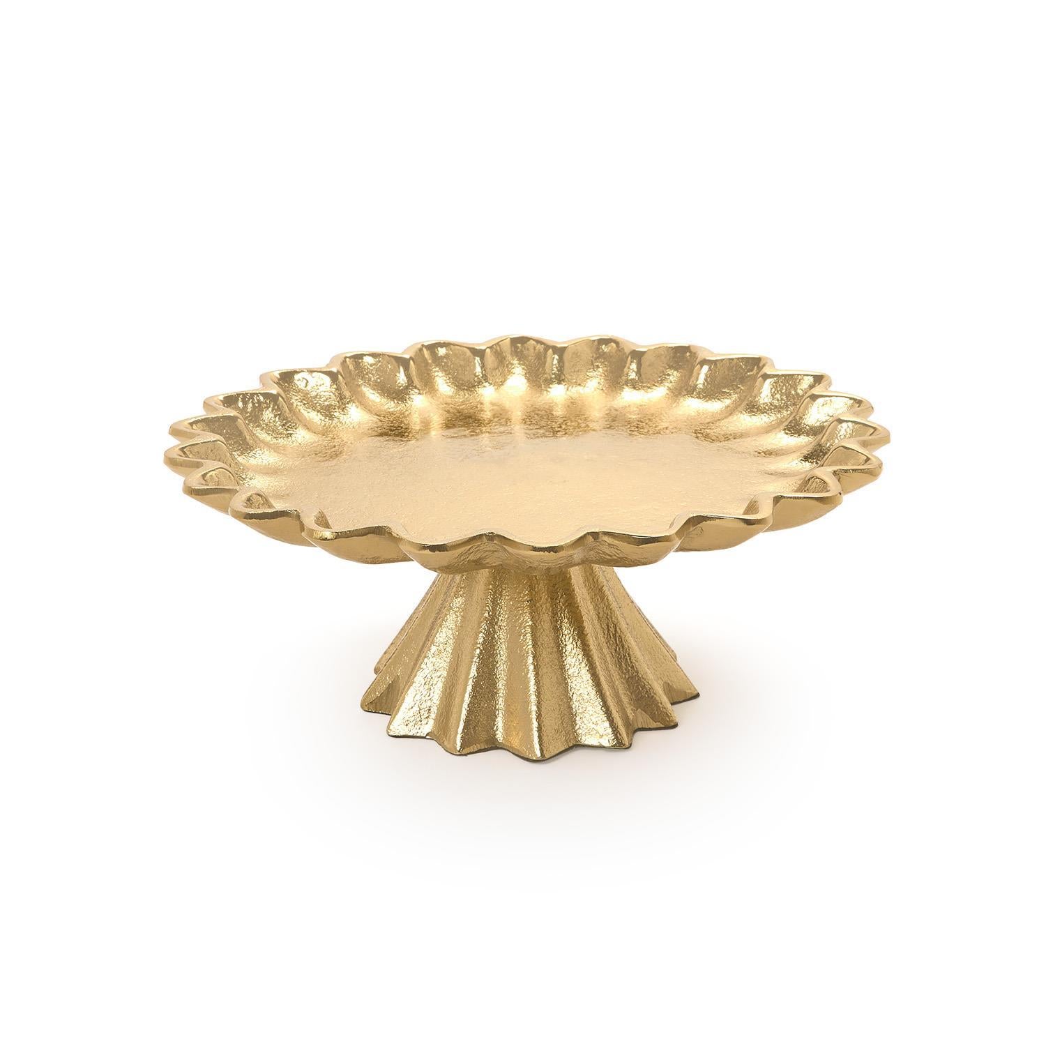 Scalloped Edge Gold Cake Stand