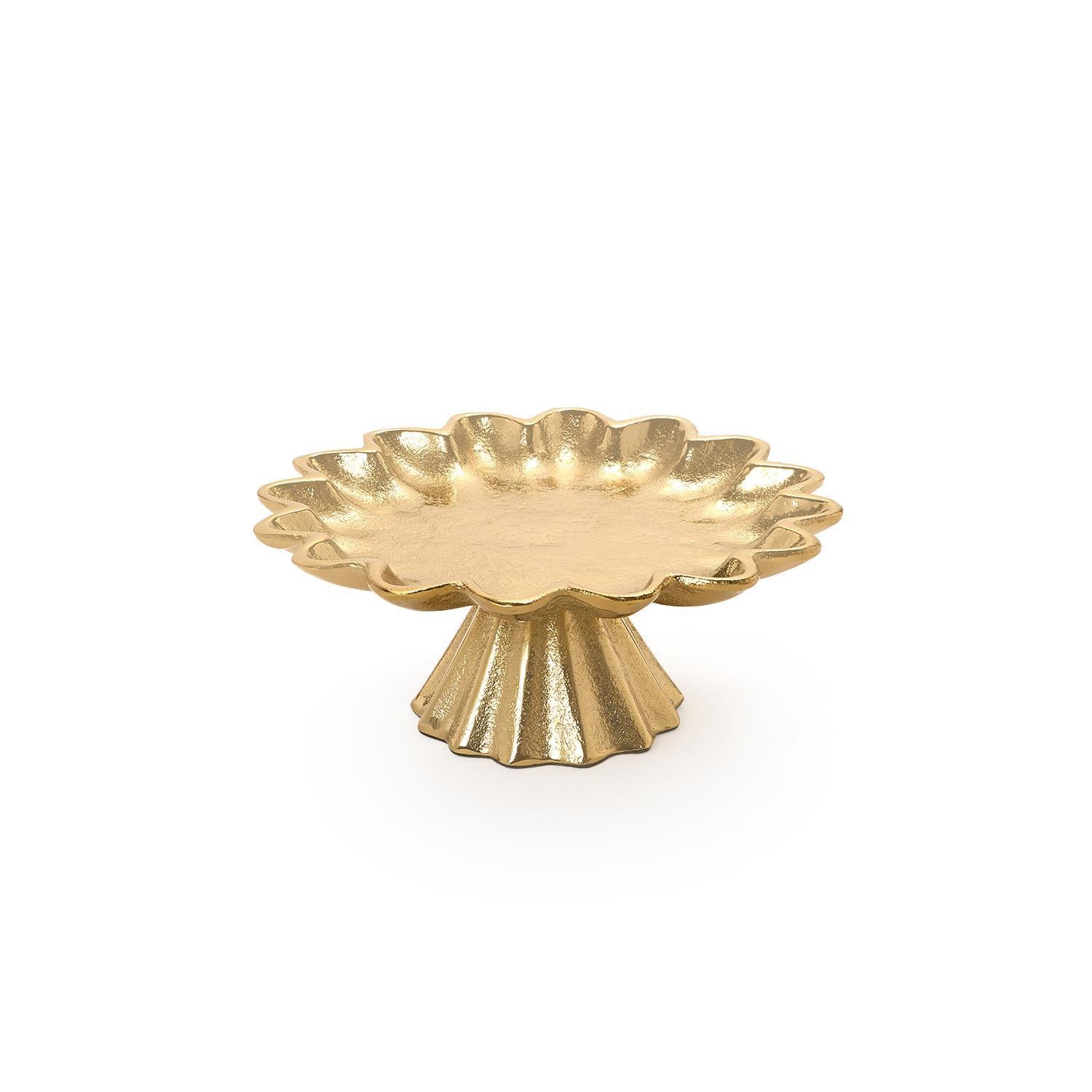 Scalloped Edge Gold Cake Stand