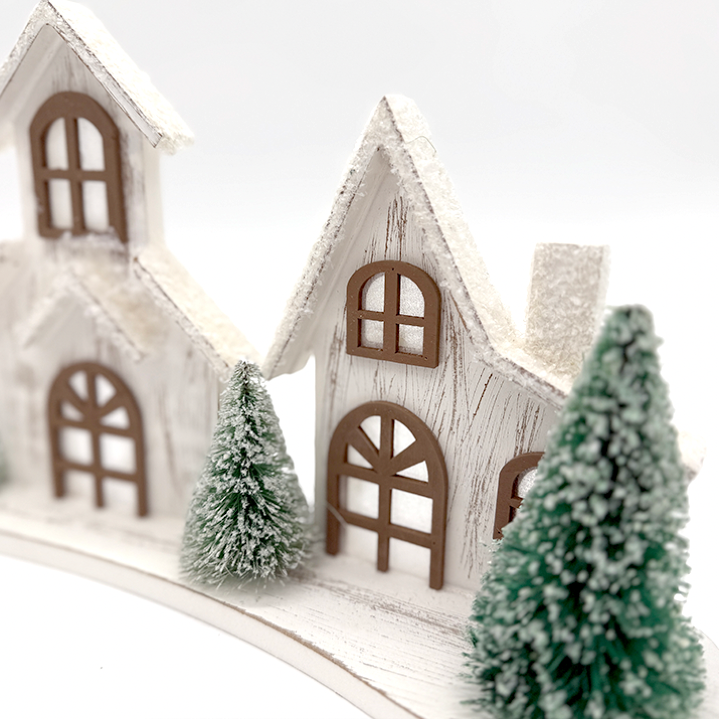 WOOD HOLIDAY HOUSE TABLETOP