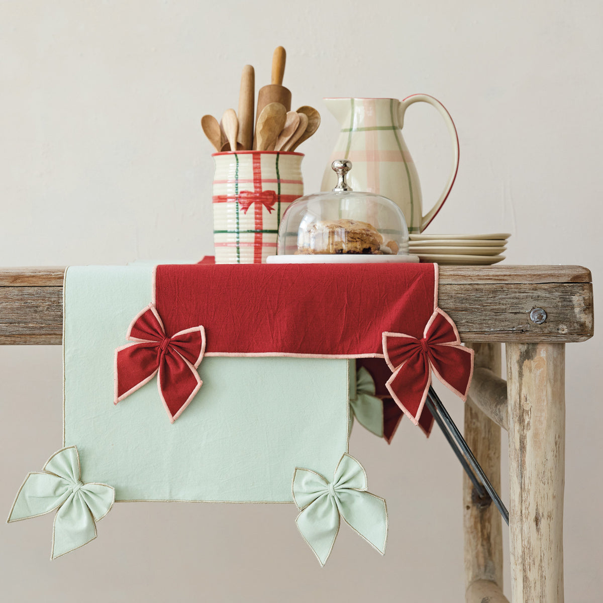 Table Runner with Detachable Bows, Red