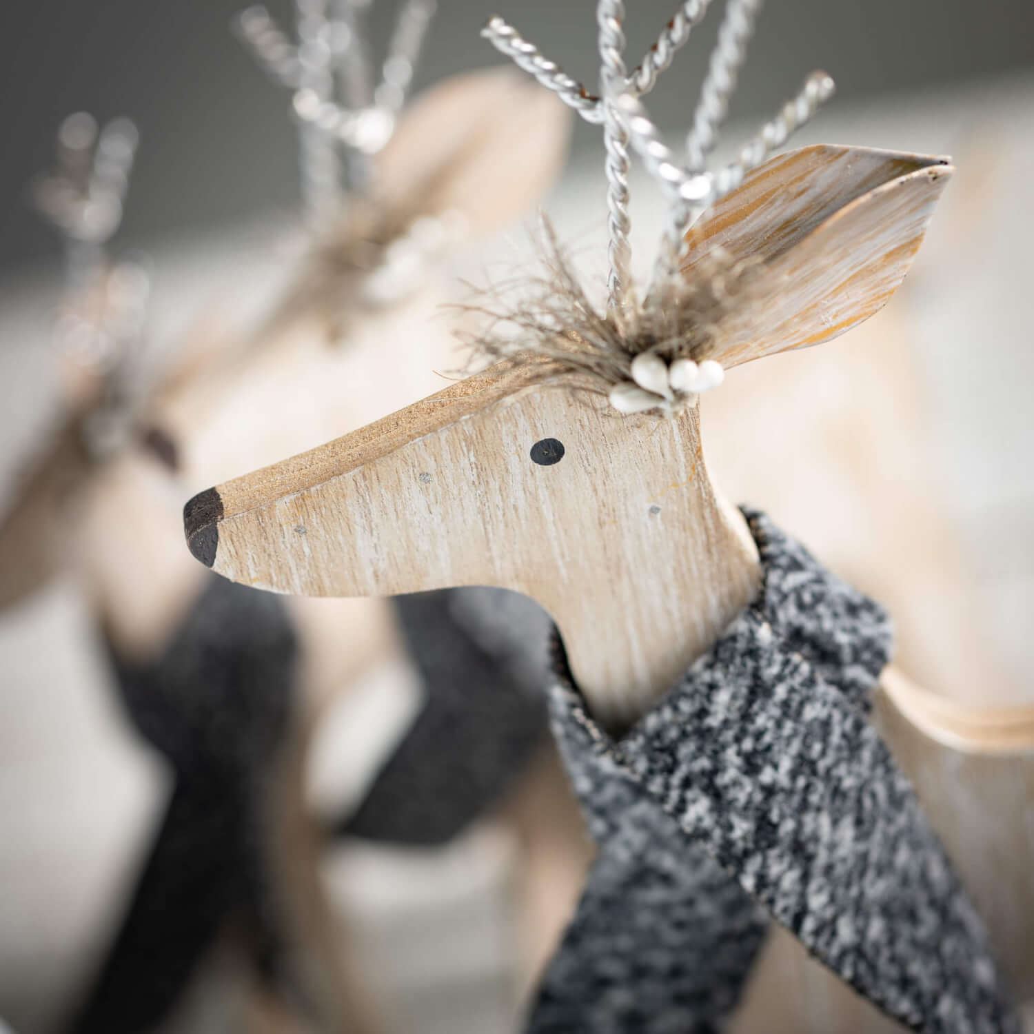 WOOD DEER FIGURINES