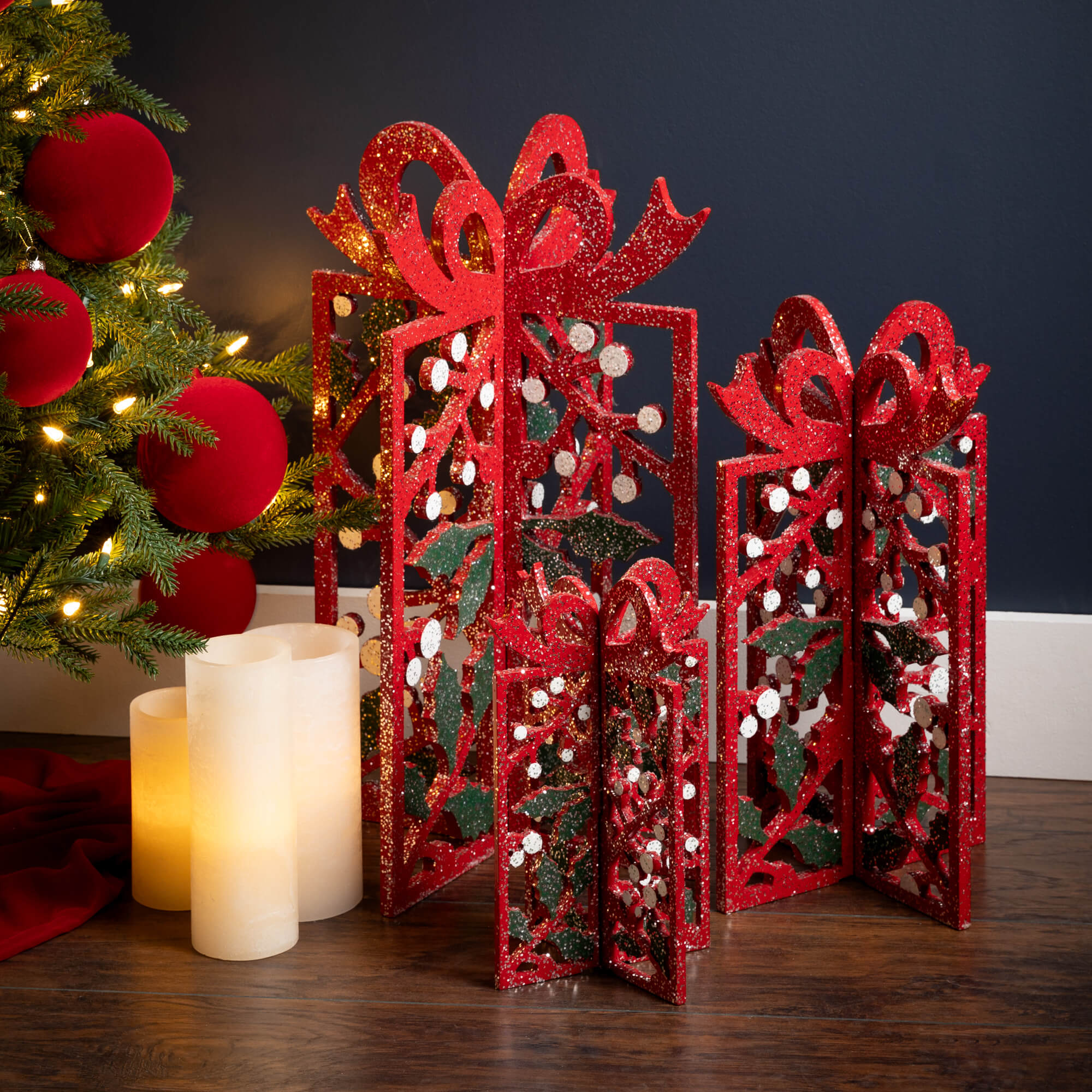 STANDING RED PRESENT